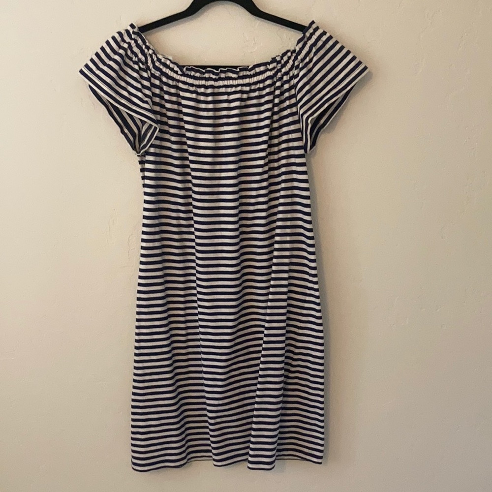 Vineyard Vines brand. Size small blue and white stripes